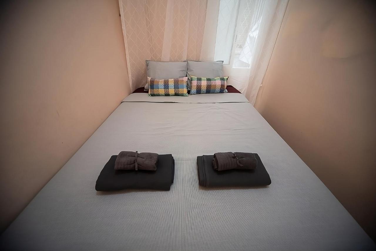 Traditional Rooms In Eixample Barcelona Exterior photo