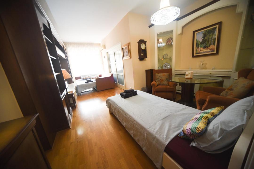 Traditional Rooms In Eixample Barcelona Exterior photo